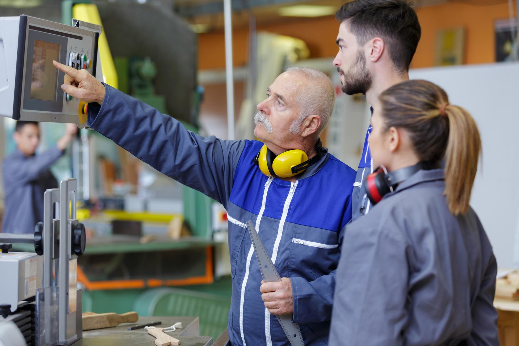 Arbeitsschutz im Betrieb | © AdobeStock | auremar
